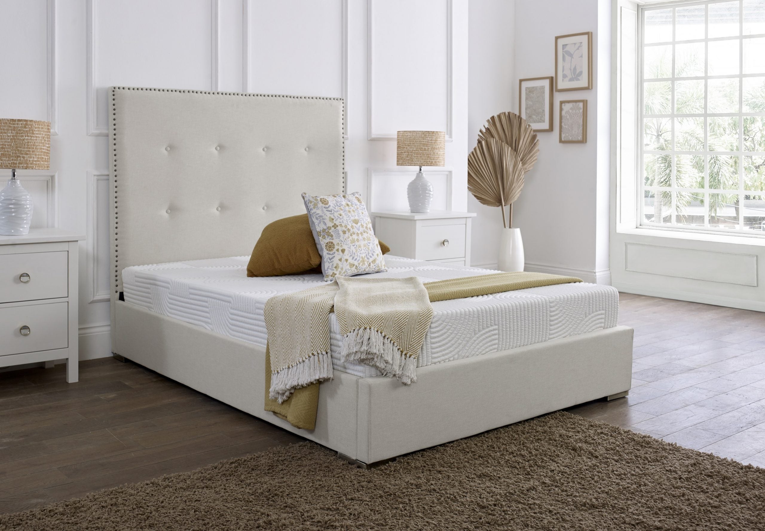 Rome Studded Bed with Wallboard